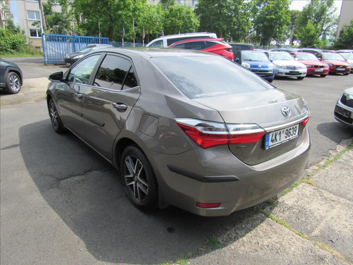 toyota-corolla-1-6-vvt-i-97kw-sedan - 3