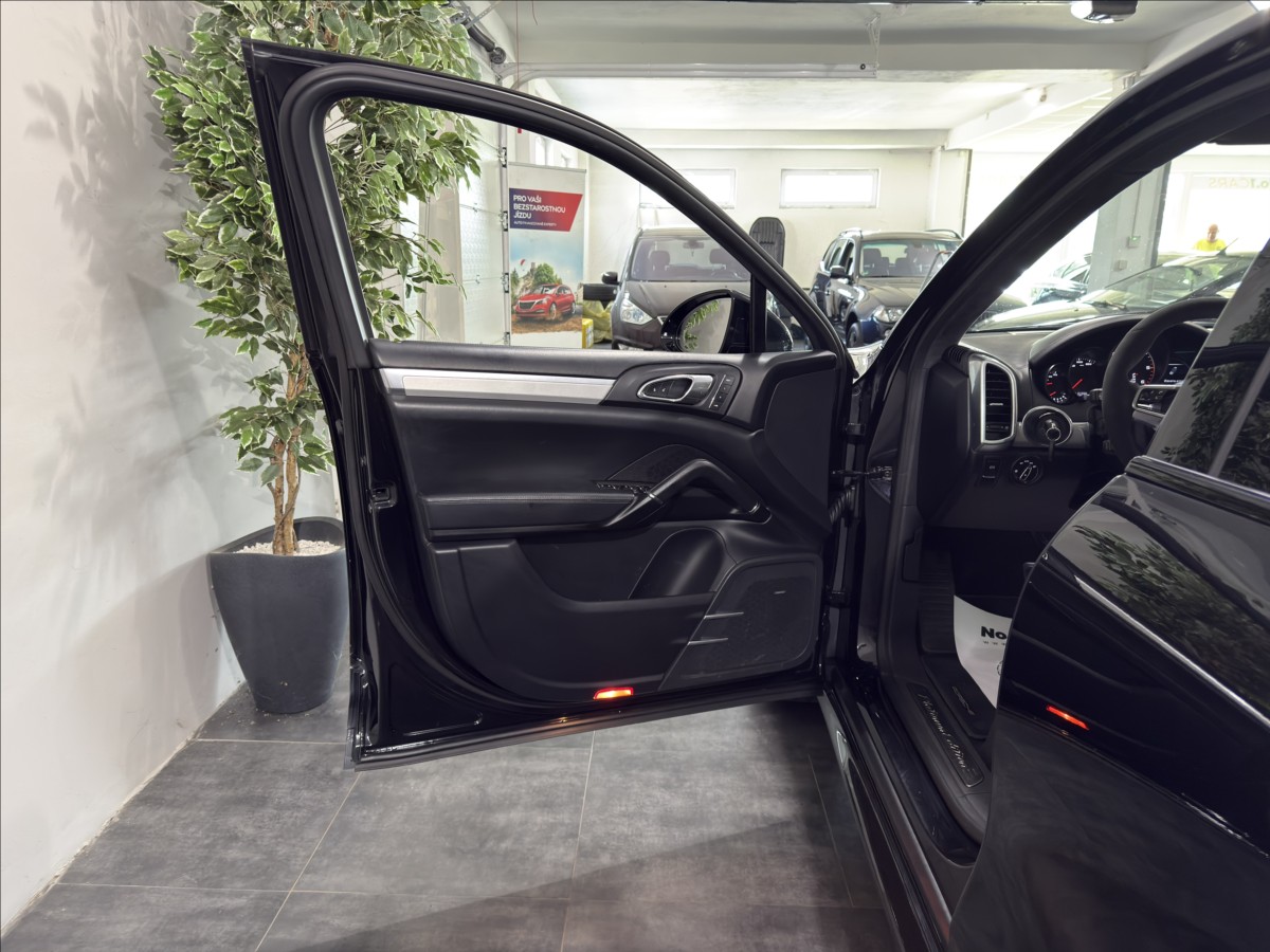 porsche-cayenne-3-0-d-vzduch-pano-bose-360 - 5