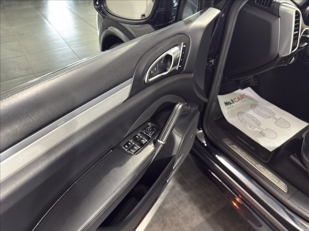 porsche-cayenne-3-0-d-vzduch-pano-bose-360 - 6