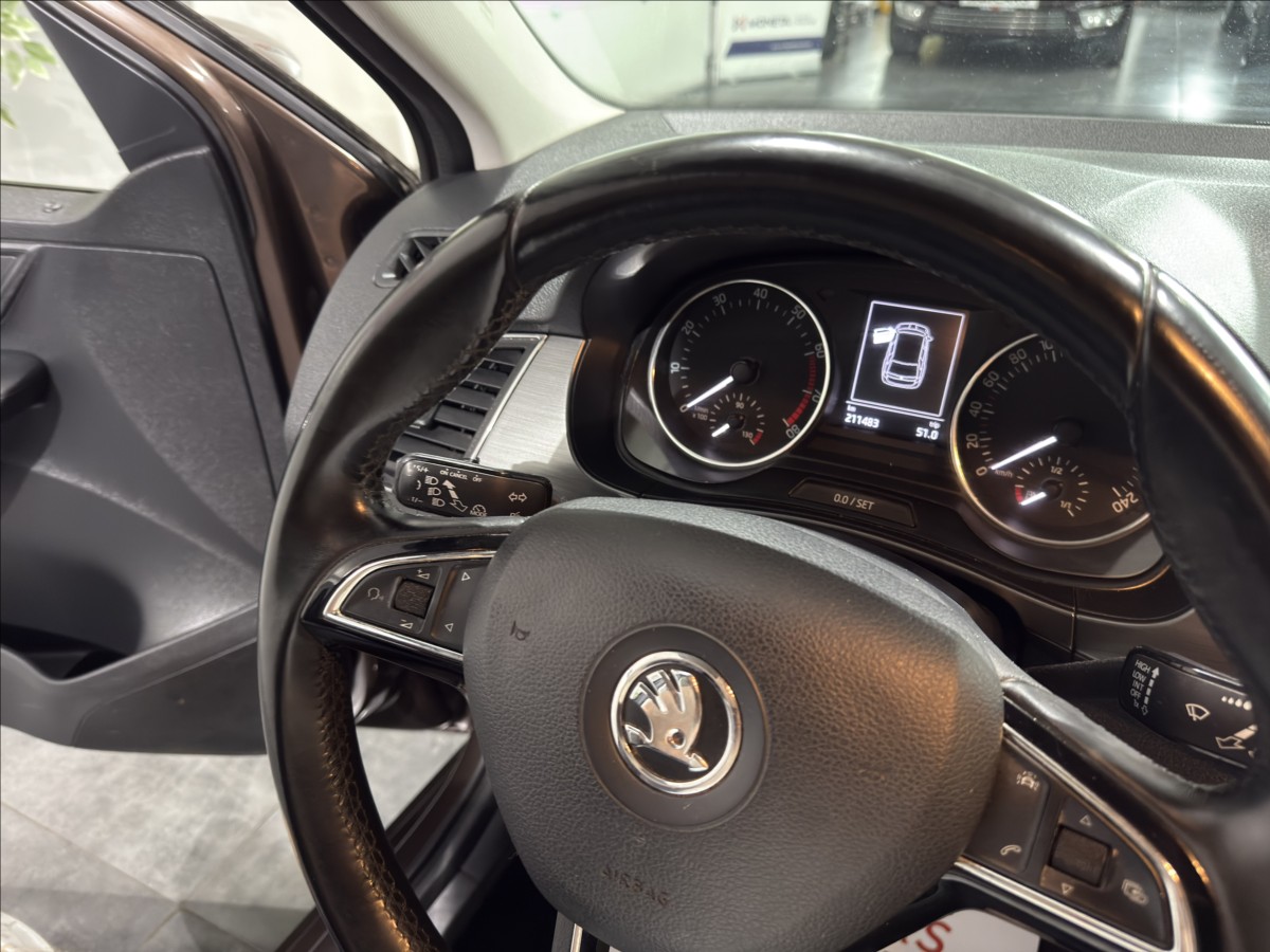 skoda-fabia-1-2-tsi-vyhrev-tempomat - 8