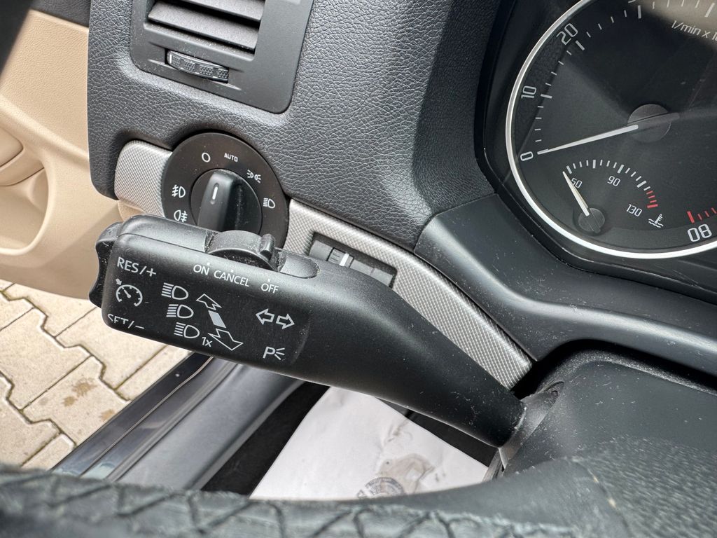 skoda-octavia-combi-1-4-tsi-elegance - 8