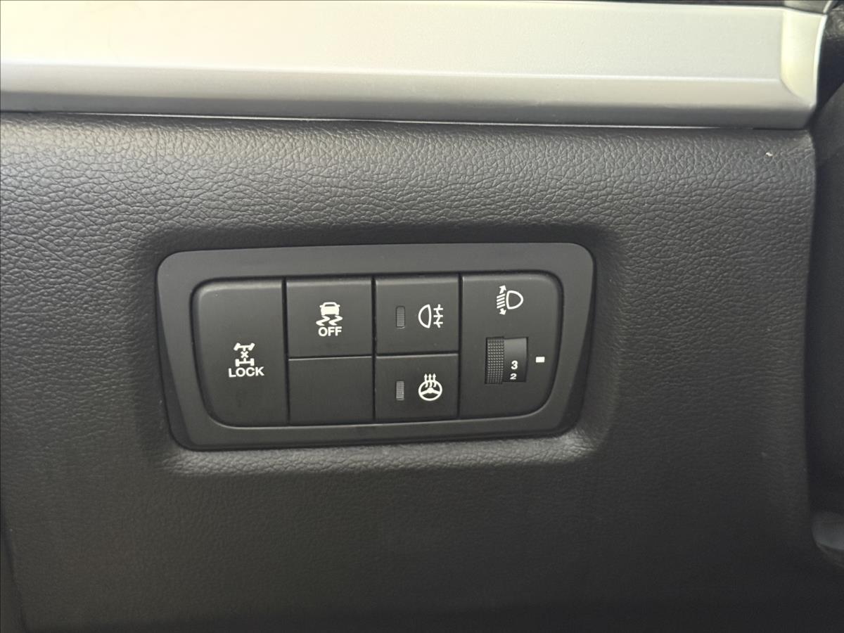 ssangyong-korando-2-0-110-kw-serviska-4x4 - 9