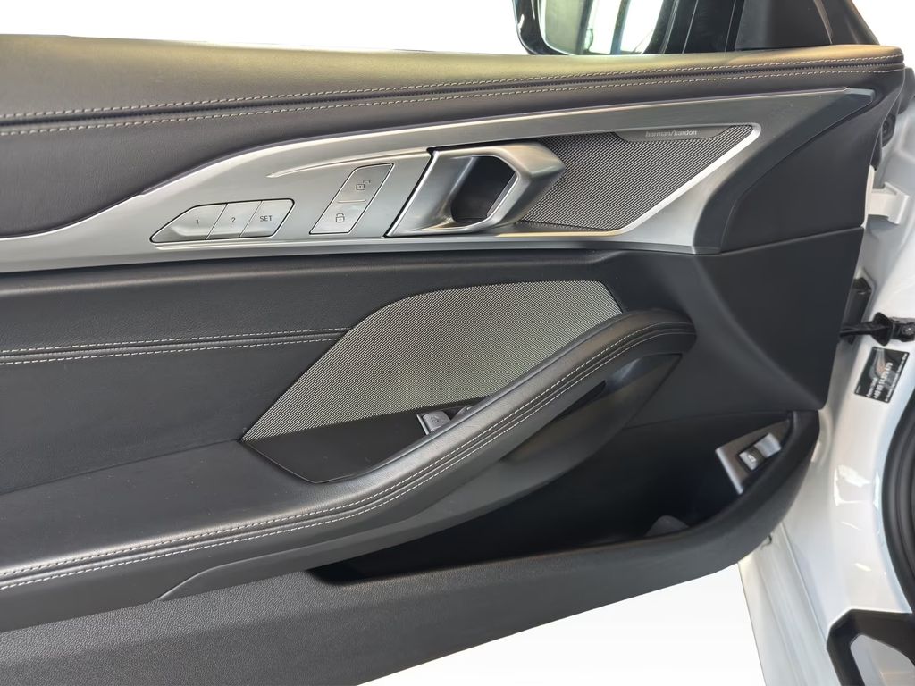 bmw-rada-8-m850i-xdrive-coupe-10-2025-top - 9