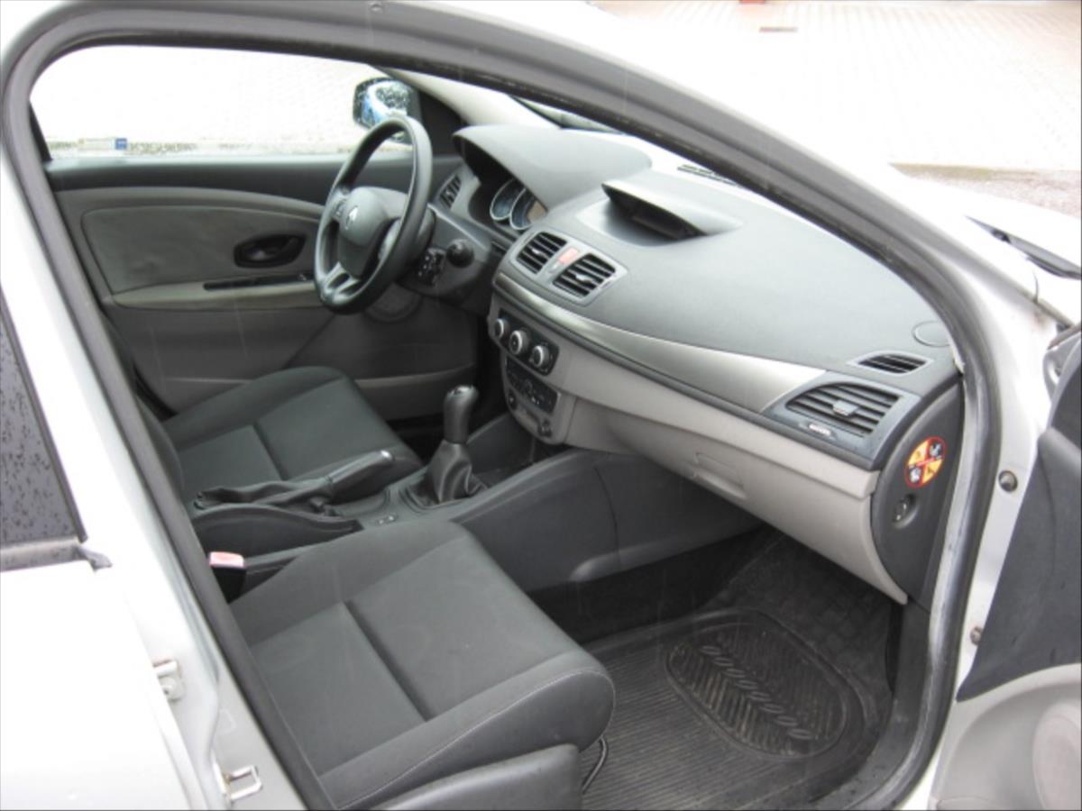 renault-megane-1-5-dci - 9
