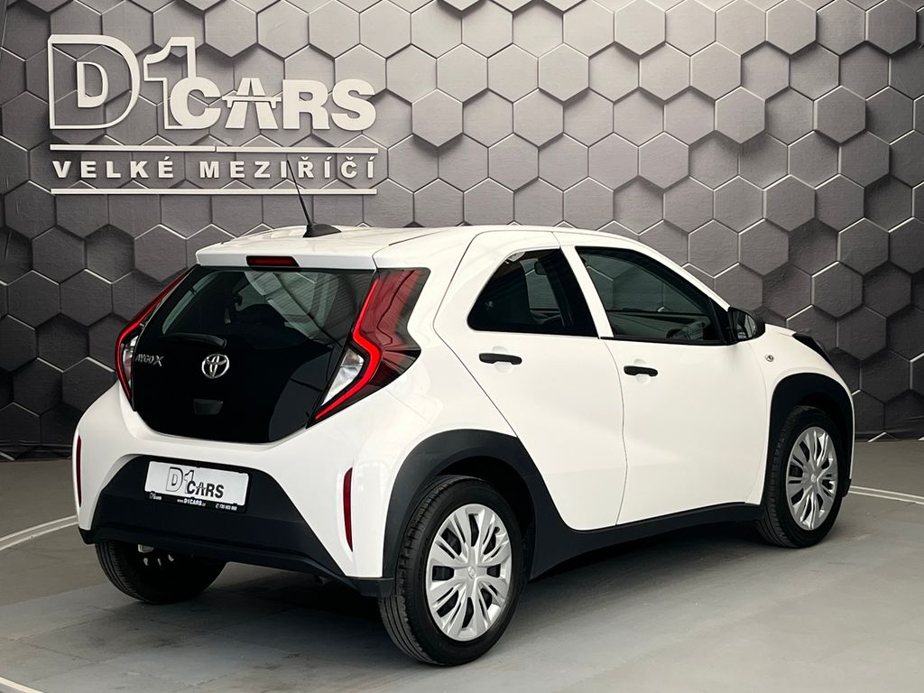 toyota-aygo-x-1-0-vvt-i-53-kw-zamluveno - 4