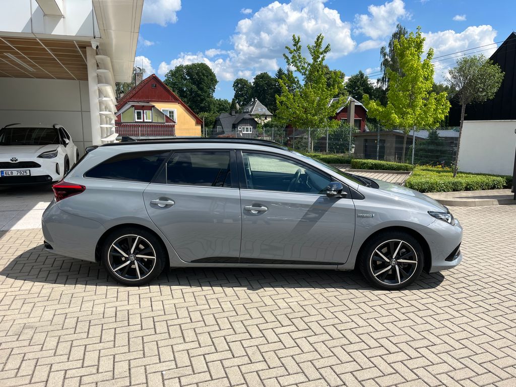 toyota-auris-1-8-hybrid-e-cvt-selection-ts - 6