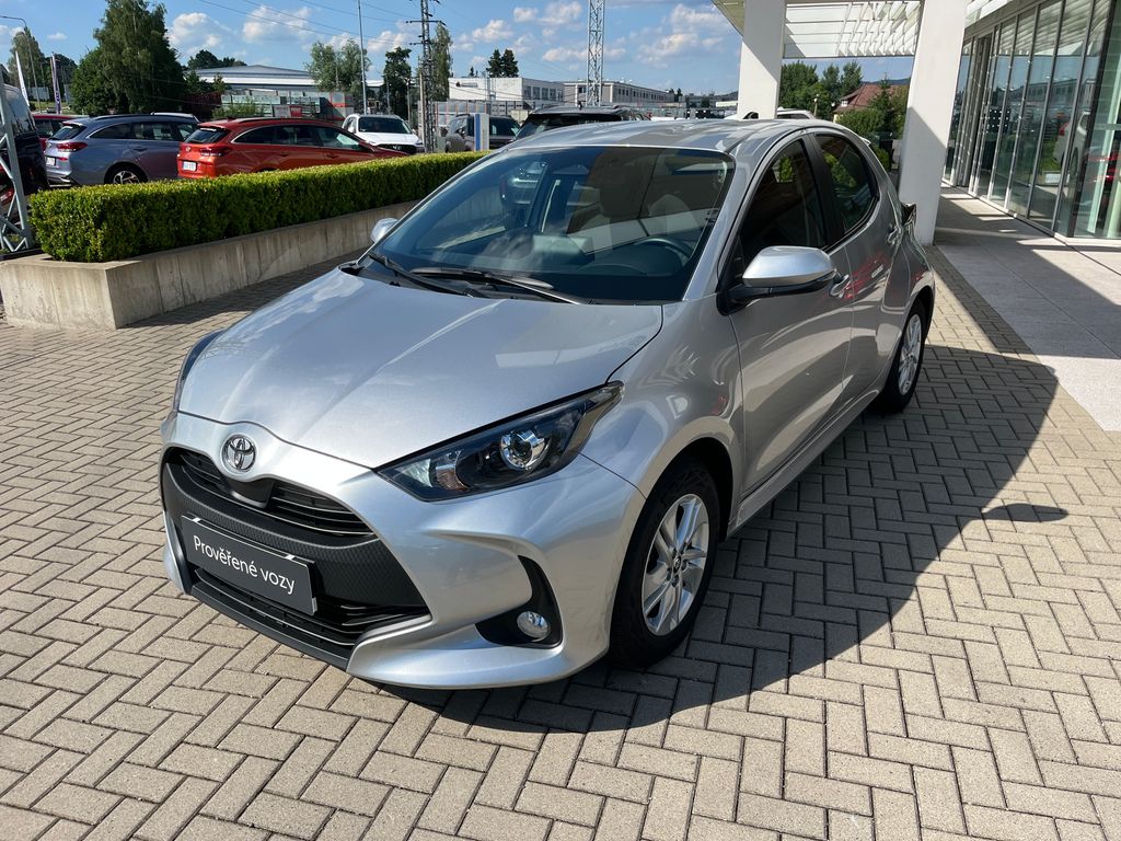 toyota-yaris-1-5-hybrid-e-cvt-comfort - 1