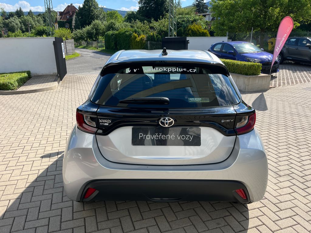 toyota-yaris-1-5-hybrid-e-cvt-comfort - 4