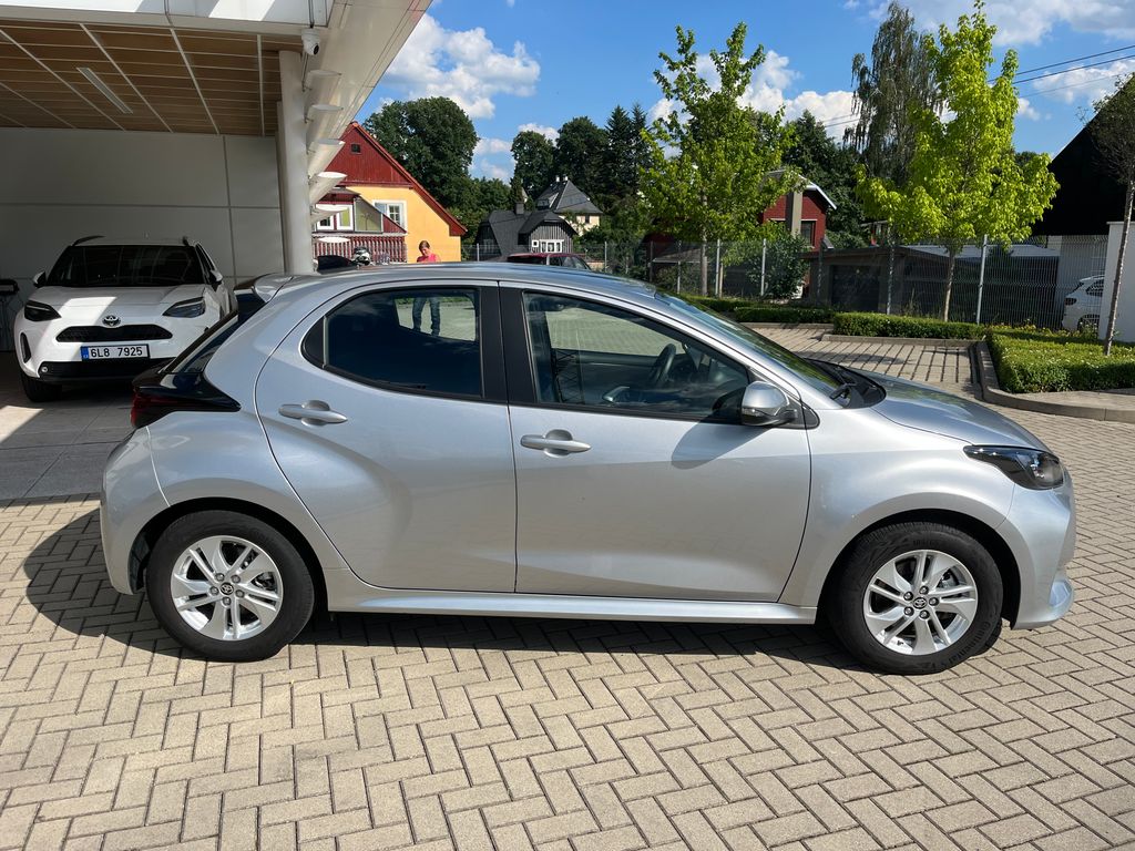 toyota-yaris-1-5-hybrid-e-cvt-comfort - 6