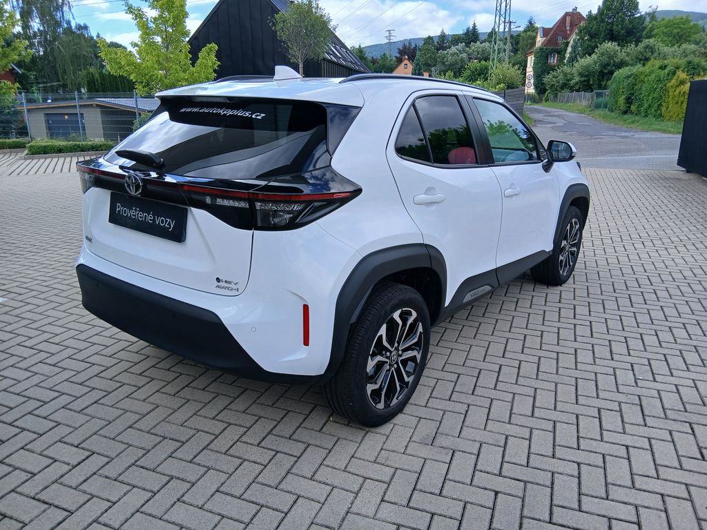 toyota-yaris-cross-1-5-hybrid-e-cvt-4x4-style - 6