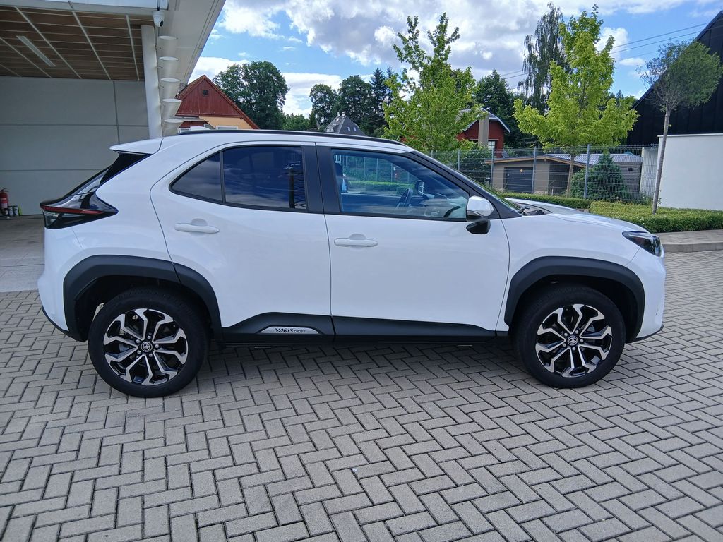 toyota-yaris-cross-1-5-hybrid-e-cvt-4x4-style - 7