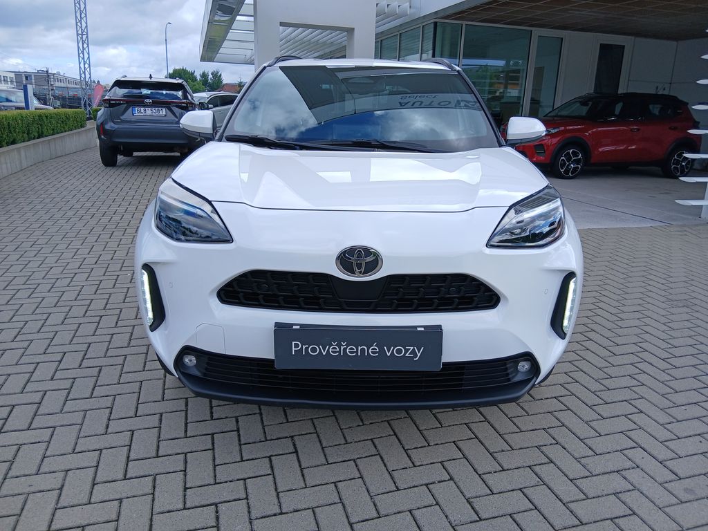 toyota-yaris-cross-1-5-hybrid-e-cvt-4x4-style - 9