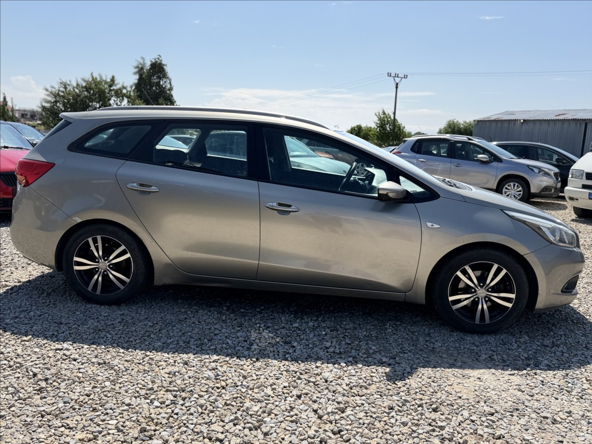 kia-ceed-1-6-nove-v-cr-sada-kol - 3