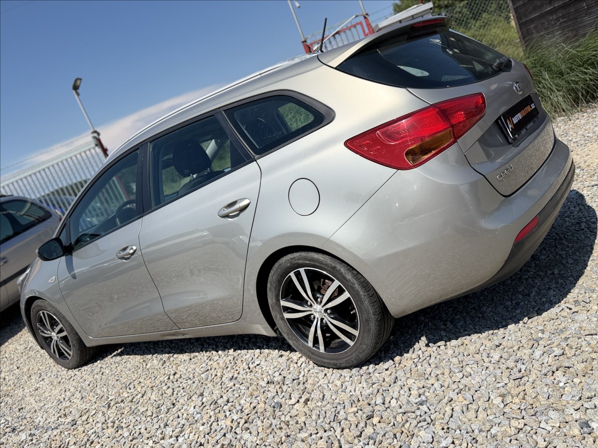 kia-ceed-1-6-nove-v-cr-sada-kol - 6