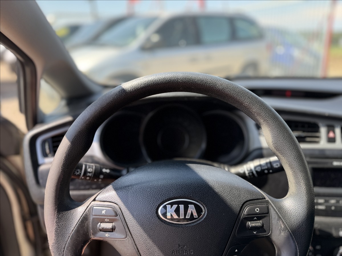 kia-ceed-1-6-nove-v-cr-sada-kol - 9