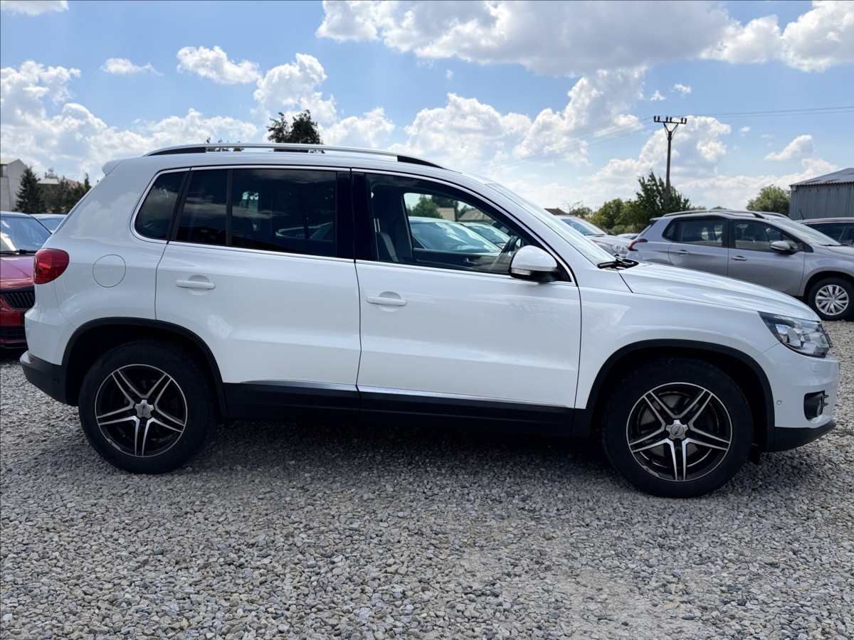 volkswagen-tiguan-1-4-tsi-panorama-led-bixenon - 4