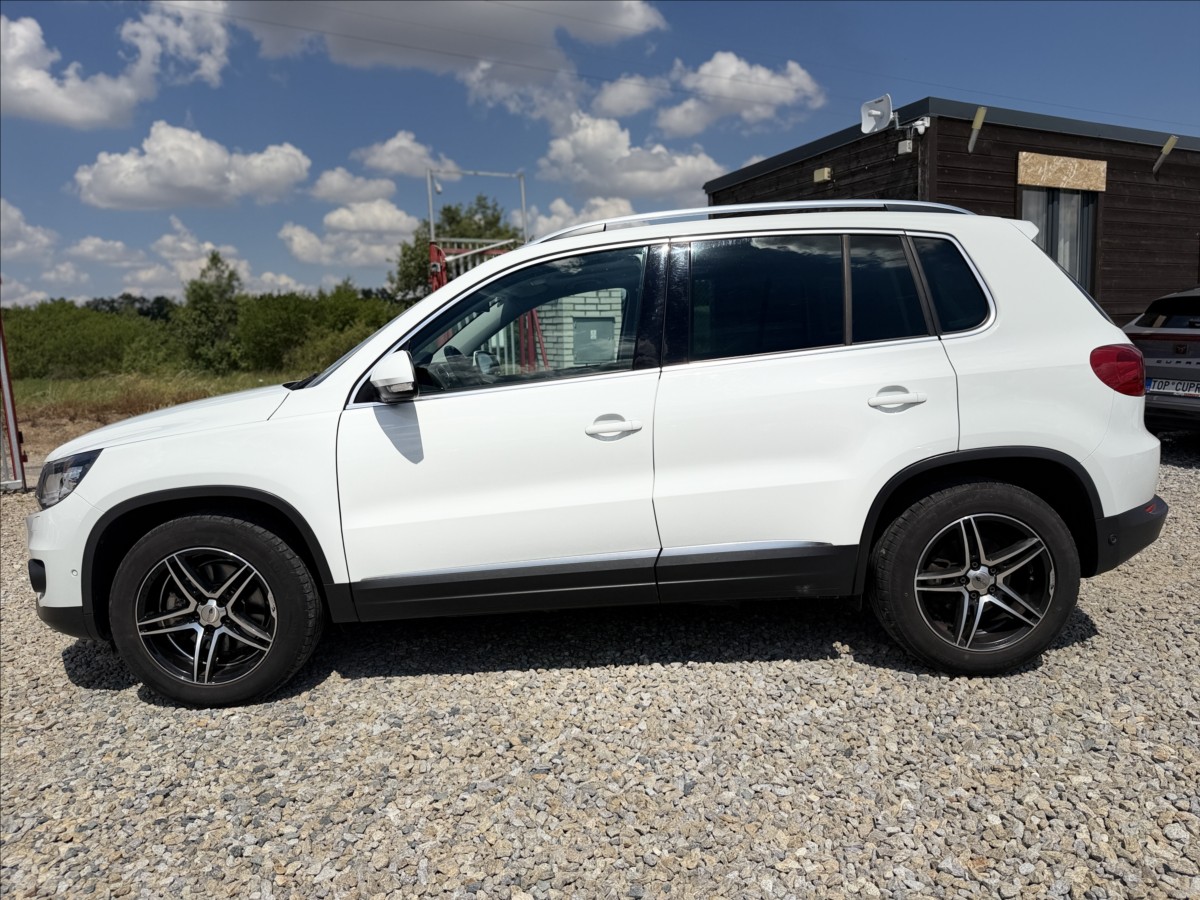 volkswagen-tiguan-1-4-tsi-panorama-led-bixenon - 8