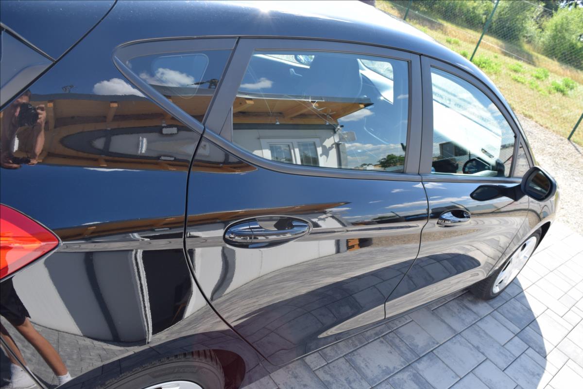 ford-fiesta-1-0-i-73kw-automat-nizke-km - 8
