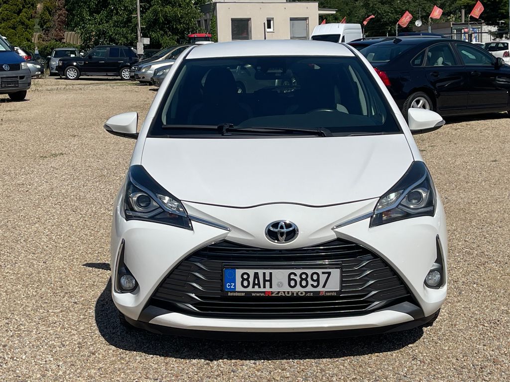 toyota-yaris-1-5vvt-i-82kw-tempo-klima-cz - 9