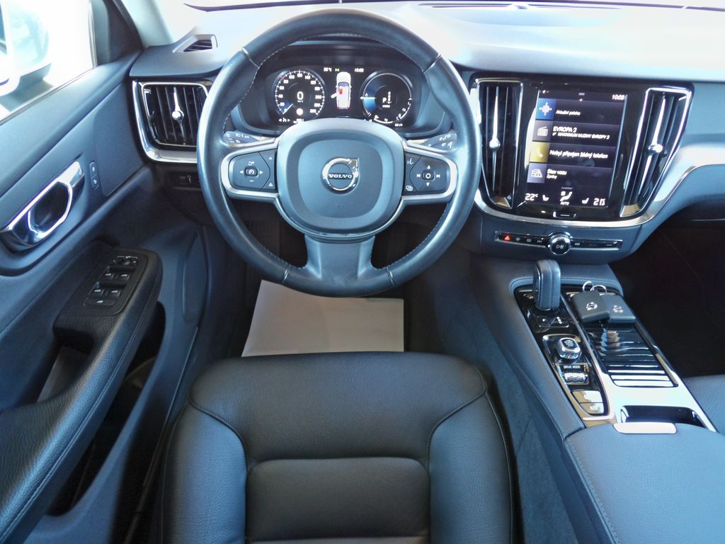 volvo-v60-2-0-t6-awd-phev-momentum - 6