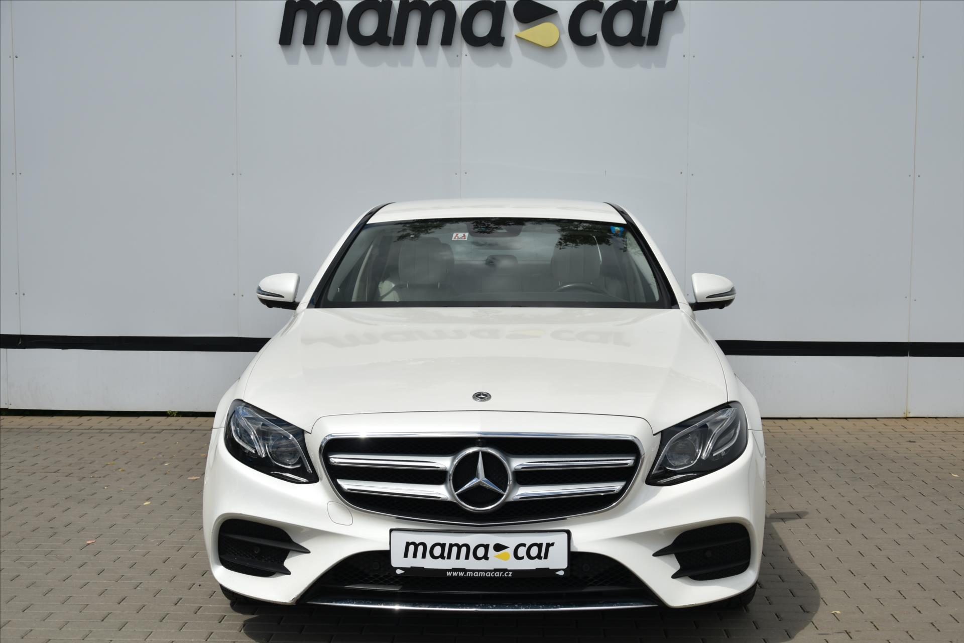 mercedes-benz-tridy-e-220d-4matic-amg-navi-cr - 1