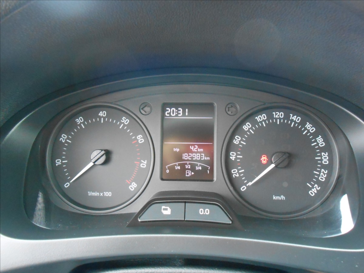 skoda-rapid-1-2-63-kw-klima-historie - 8