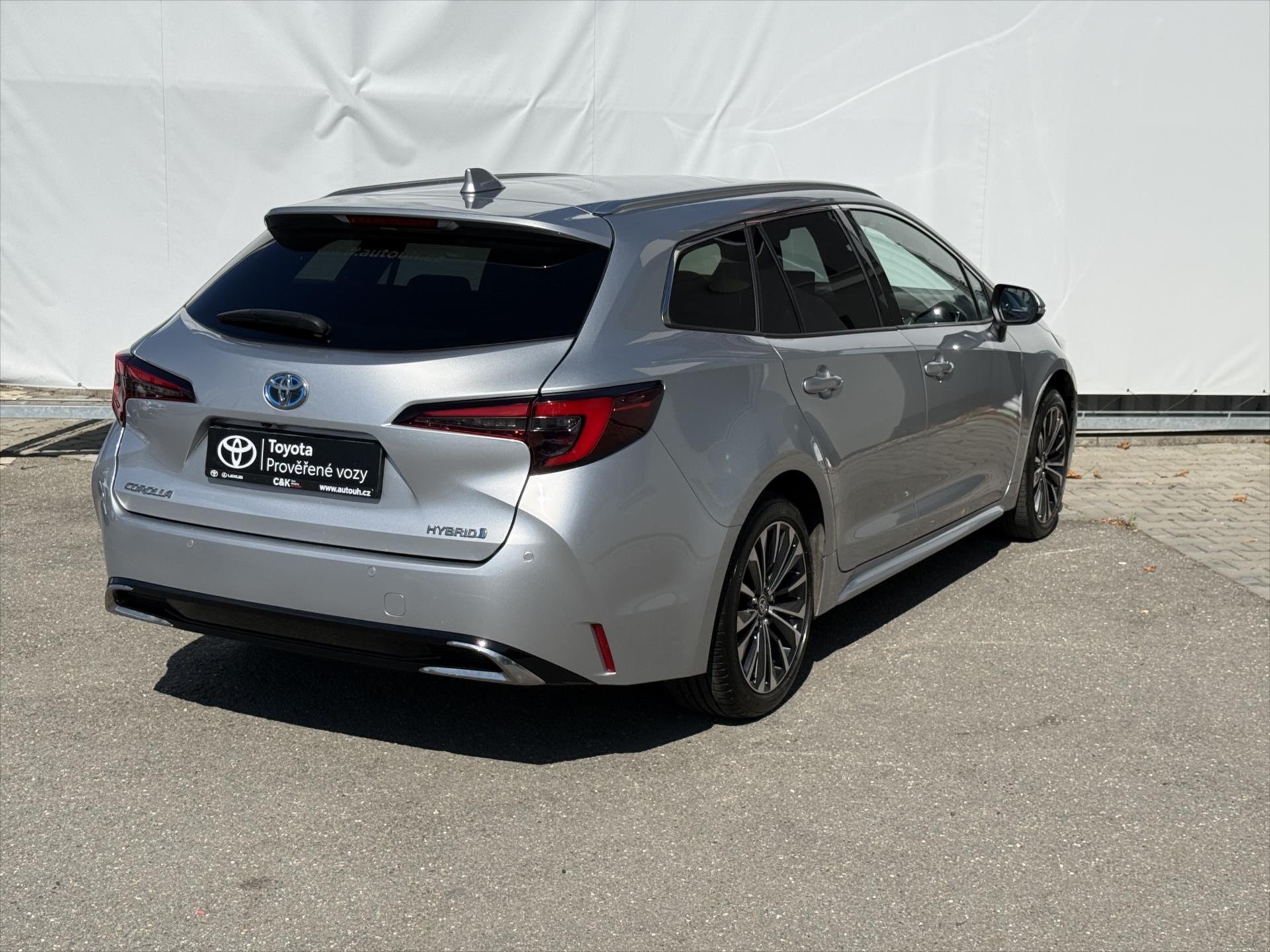 toyota-corolla-1-8-style-hybrid - 5