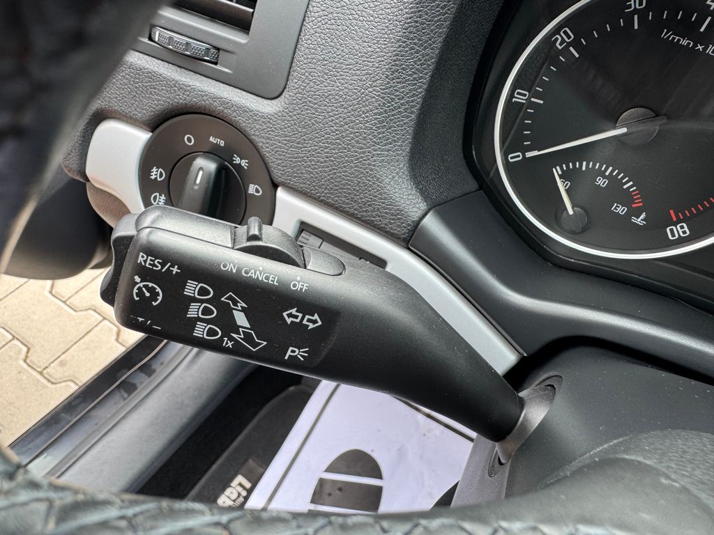 skoda-octavia-combi-1-2-tsi-ambition - 8