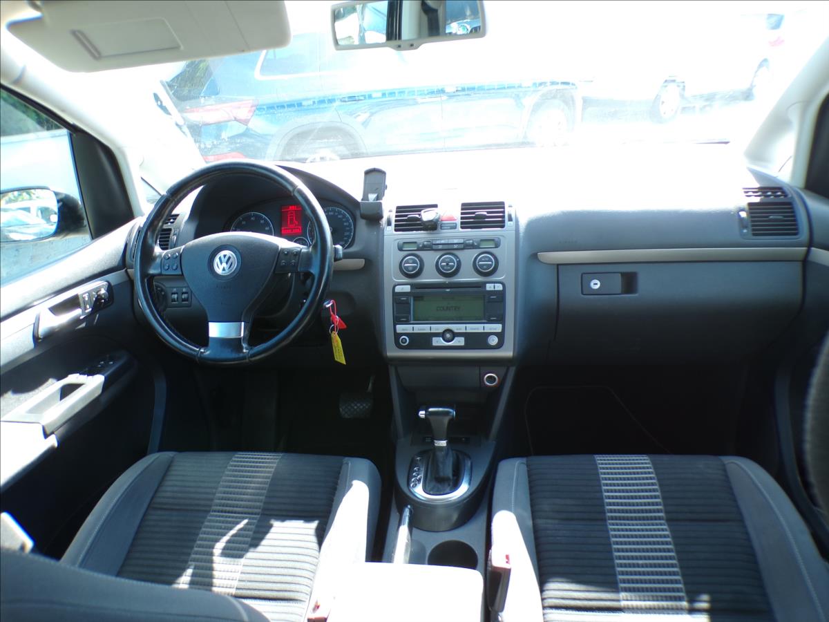volkswagen-touran-1-4-tsi-dsg - 6