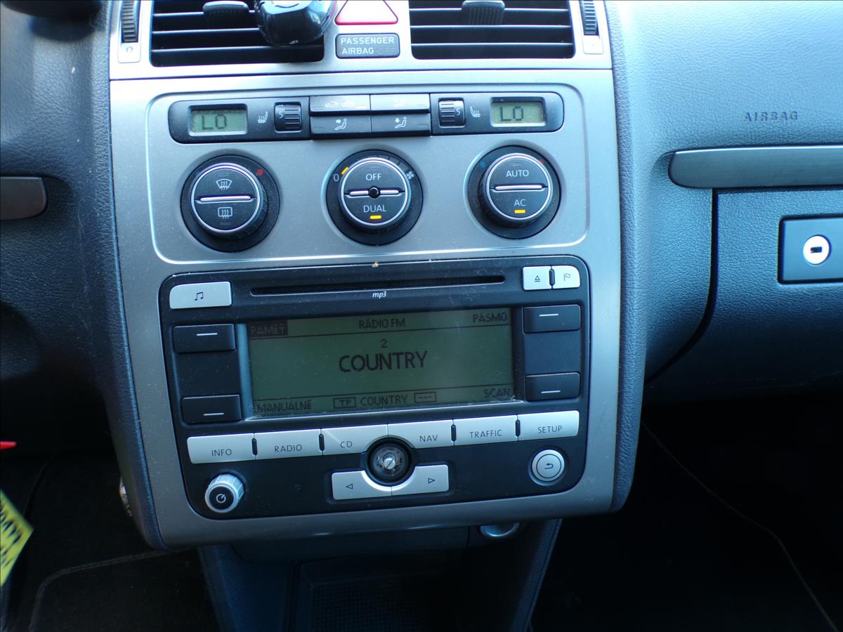 volkswagen-touran-1-4-tsi-dsg - 8