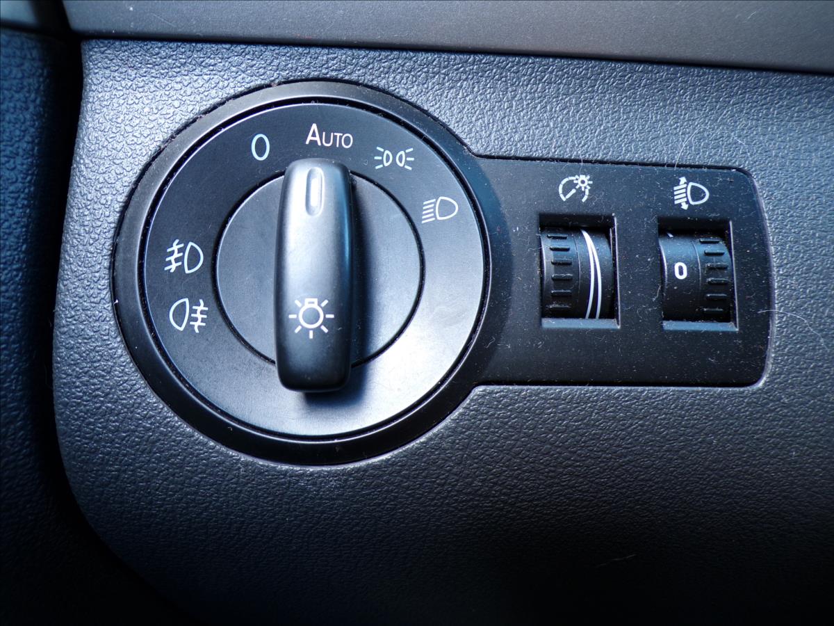 volkswagen-touran-1-4-tsi-dsg - 9