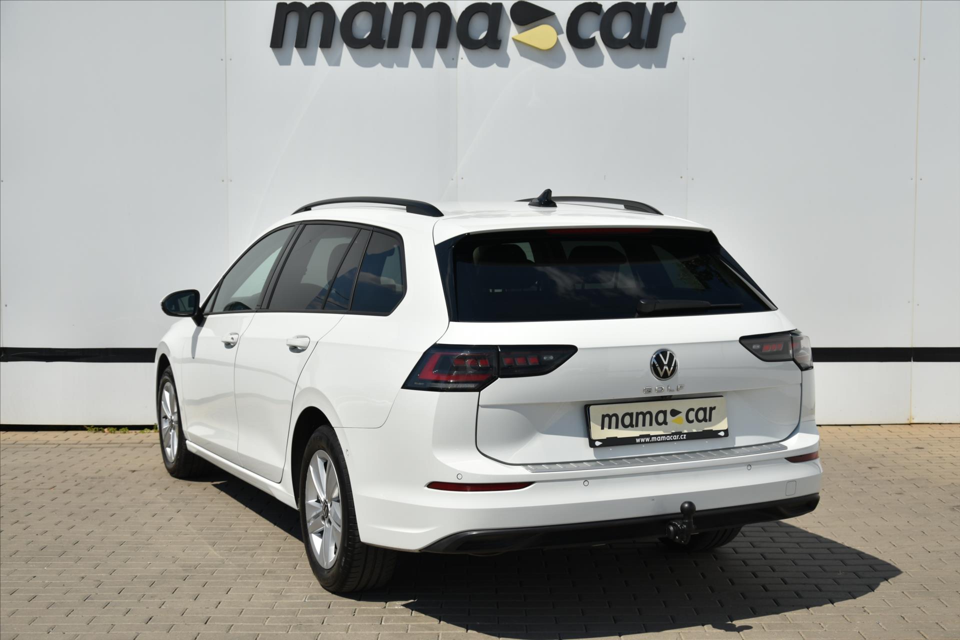volkswagen-golf-2-0tdi-life-acc-navi-1-maj-cr - 4
