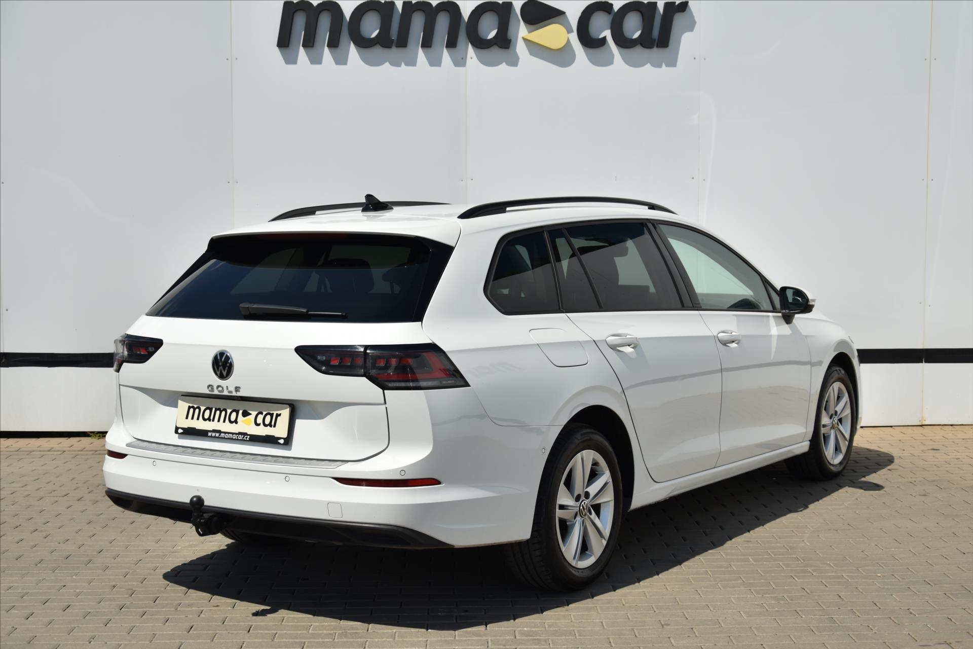 volkswagen-golf-2-0tdi-life-acc-navi-1-maj-cr - 6