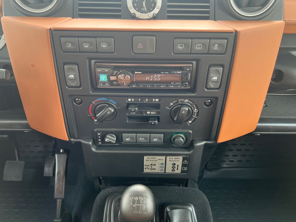 land-rover-defender-2-2-td4-90-kw-2-majitel-dph - 9