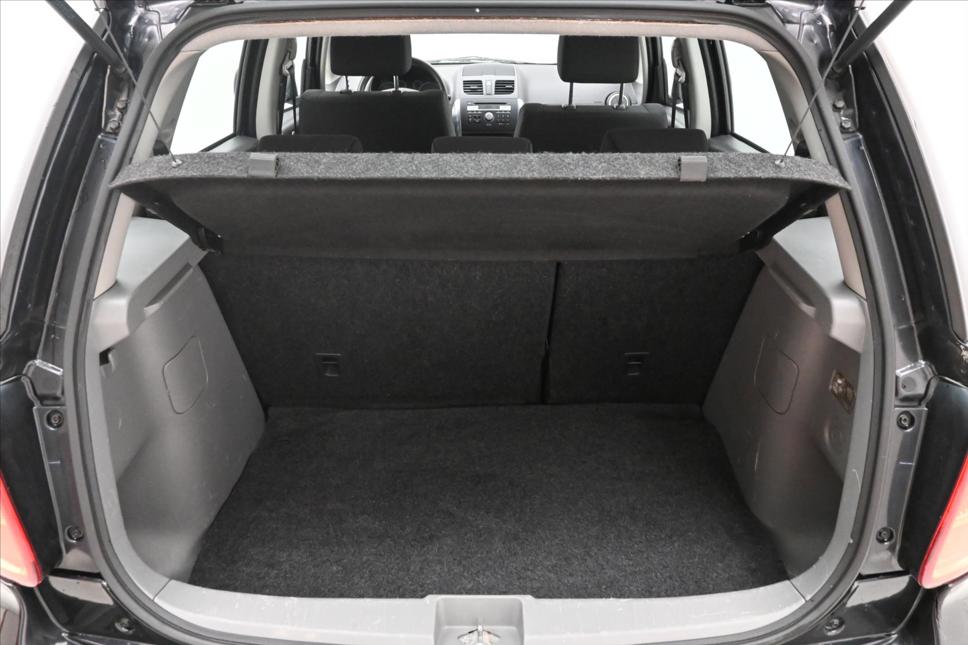 suzuki-sx4-1-6-88kw-4x4-tazne-nova-stk - 9