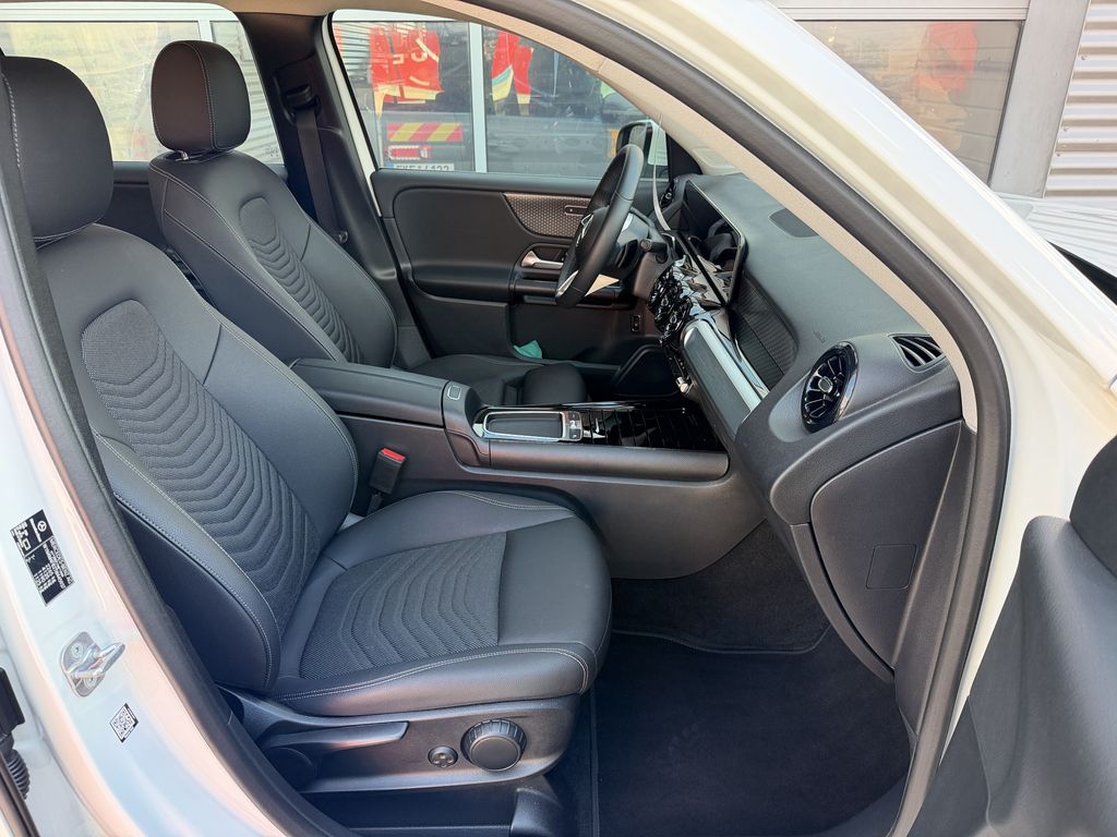 mercedes-benz-glb-4-matic - 9