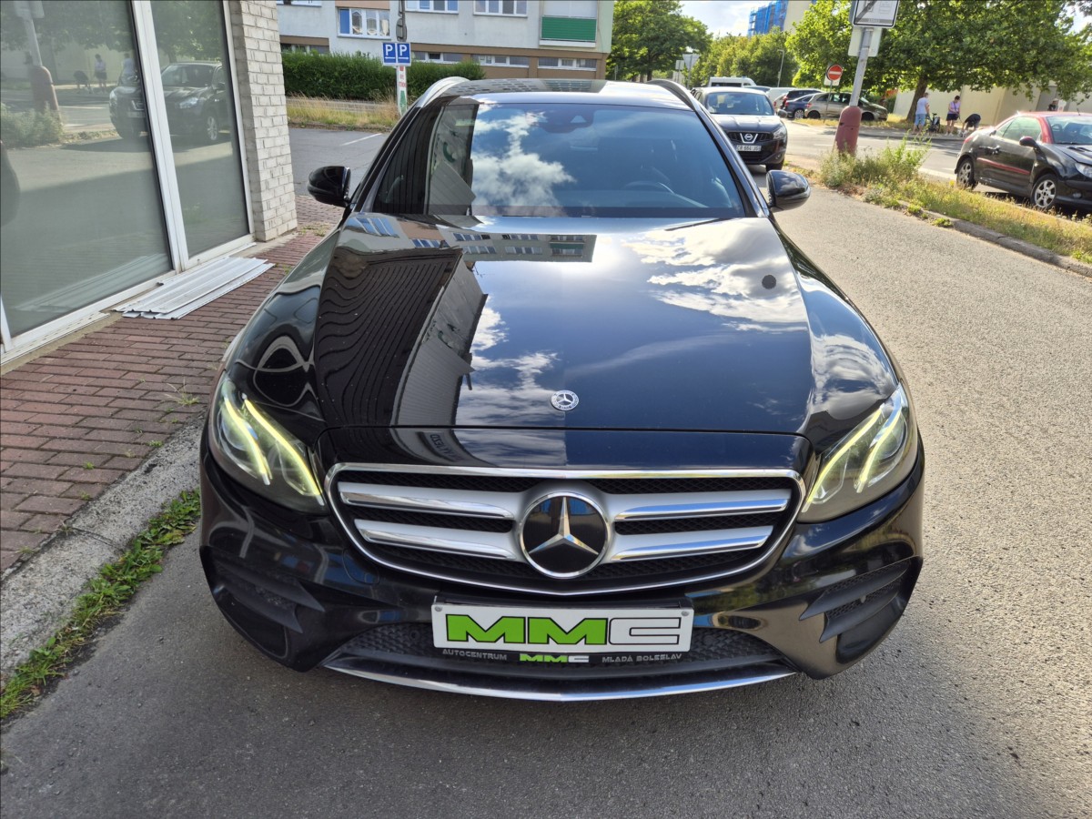 mercedes-benz-tridy-e-220d-4m-amg-head-up-webast - 1
