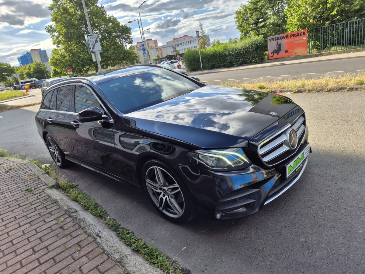mercedes-benz-tridy-e-220d-4m-amg-head-up-webast - 2