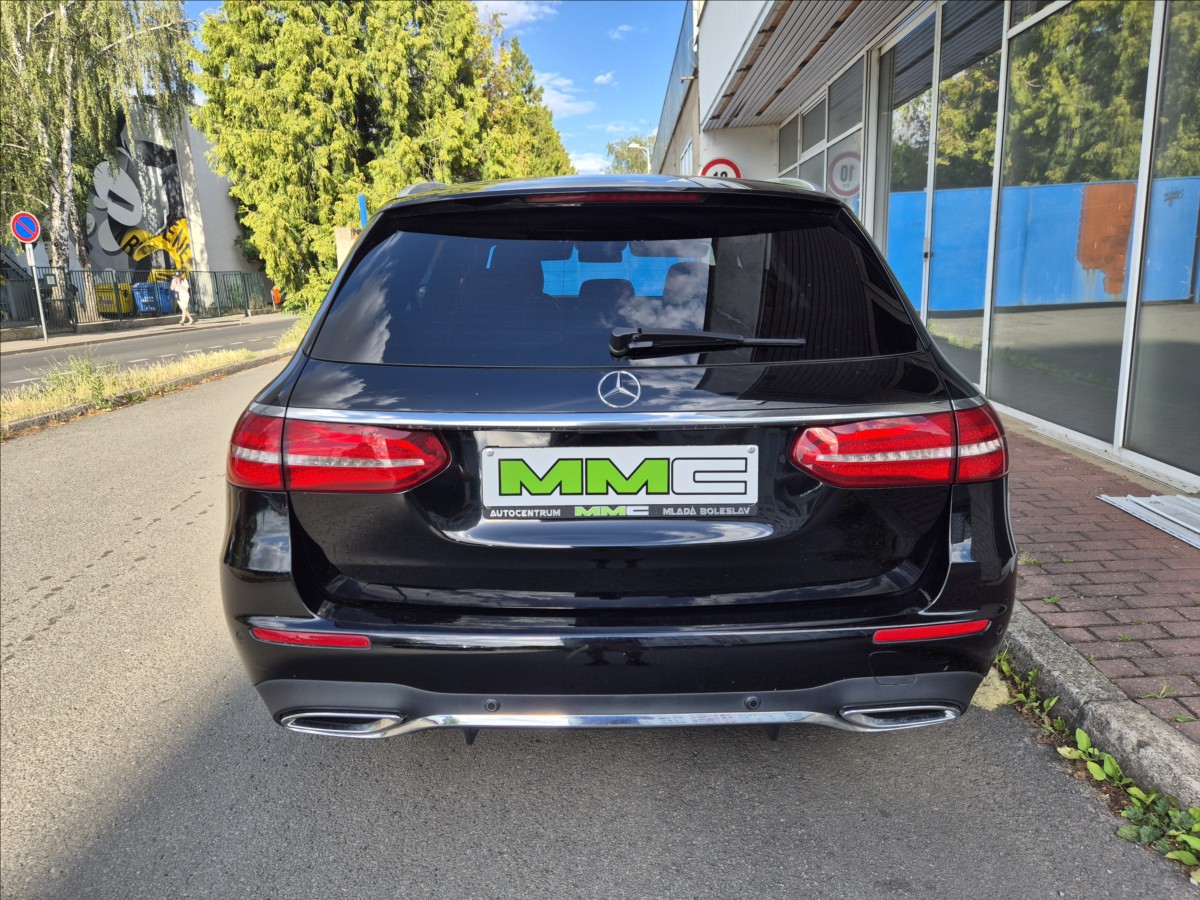mercedes-benz-tridy-e-220d-4m-amg-head-up-webast - 4