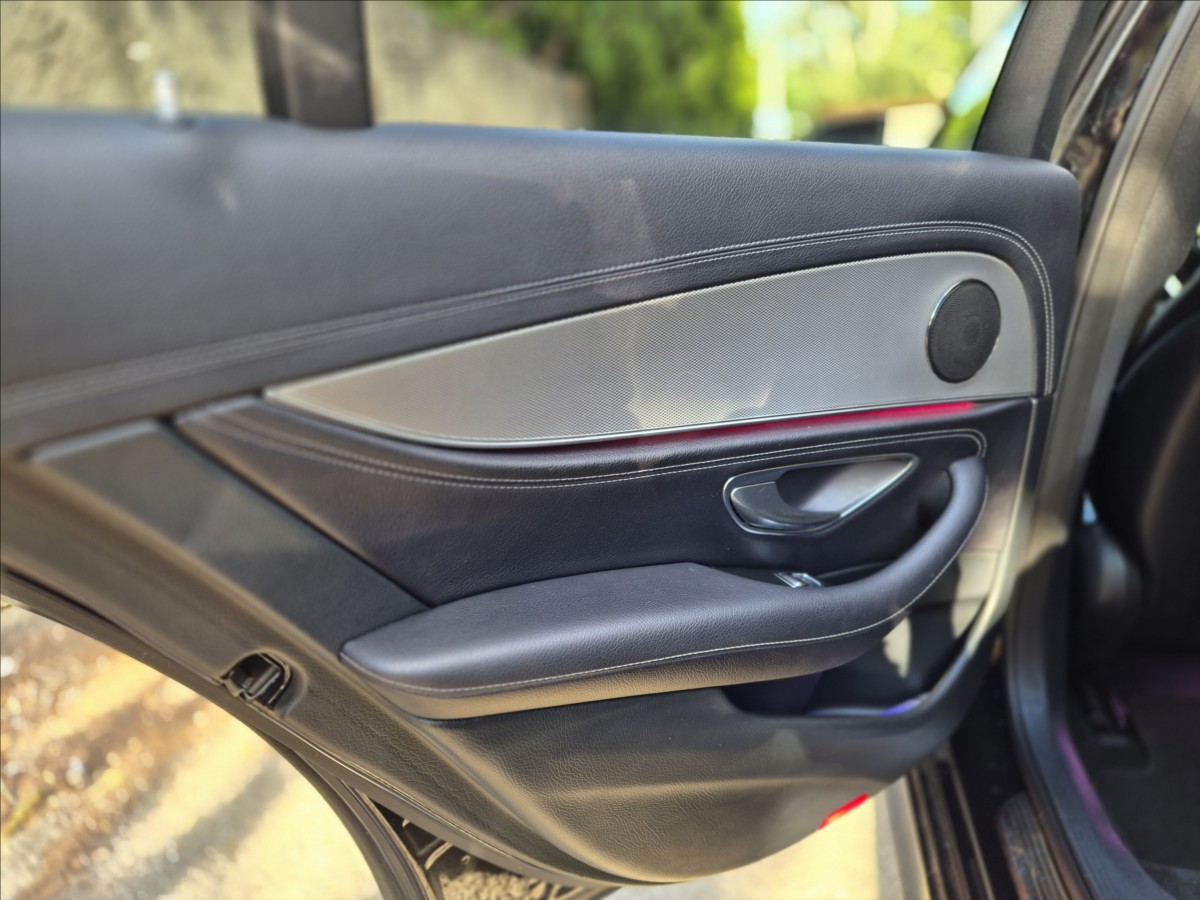 mercedes-benz-tridy-e-220d-4m-amg-head-up-webast - 9