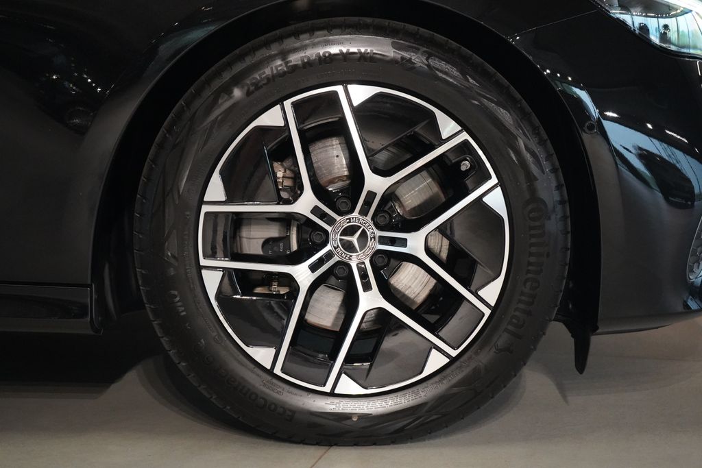 mercedes-benz-tridy-e-220d-4matic-keyless-distronic - 6