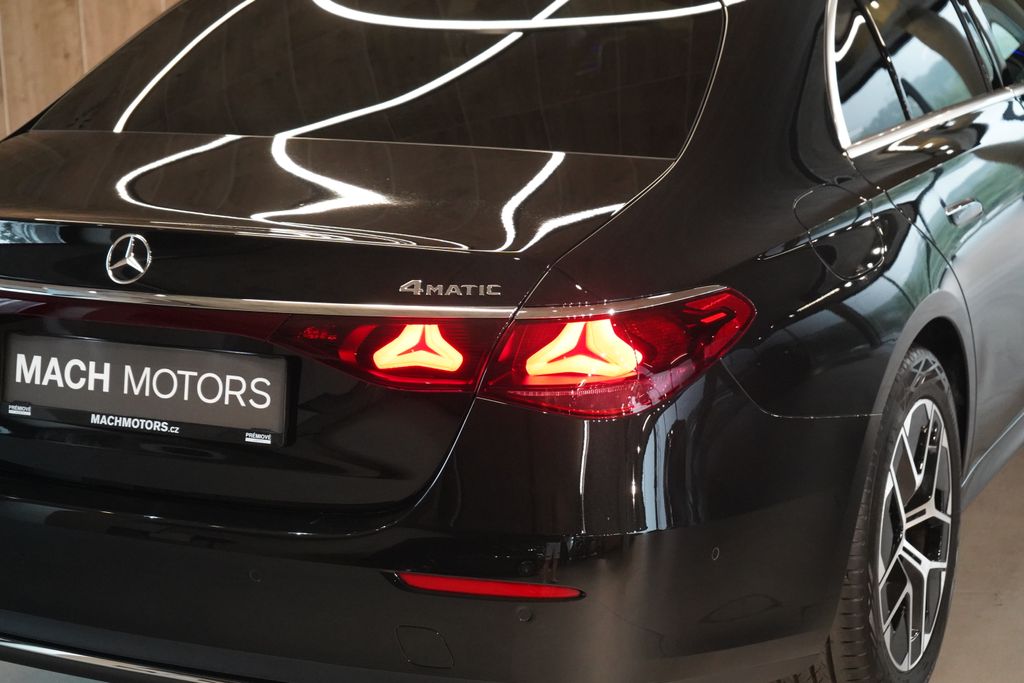 mercedes-benz-tridy-e-220d-4matic-keyless-distronic - 9