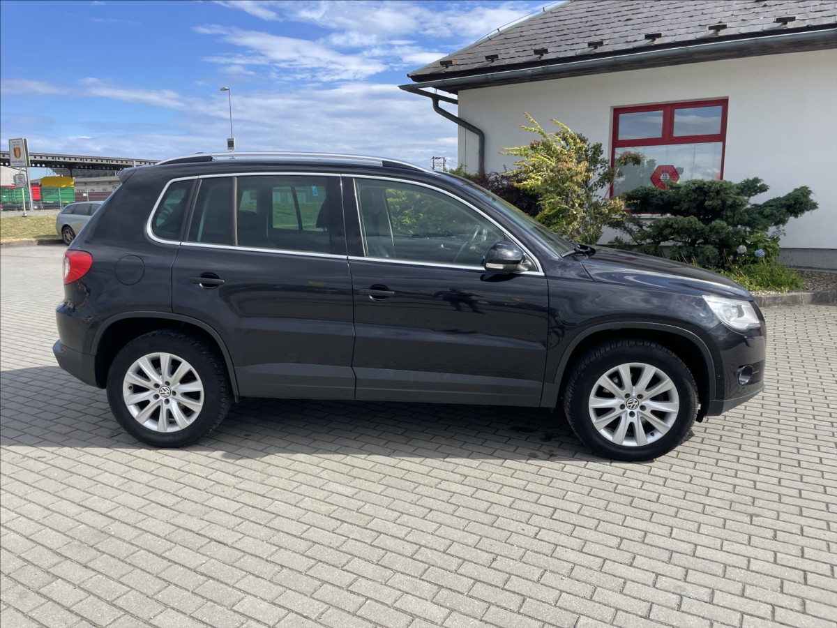 volkswagen-tiguan-2-0-tdi-100kw-4x4-dsg-panorama-kuze - 4