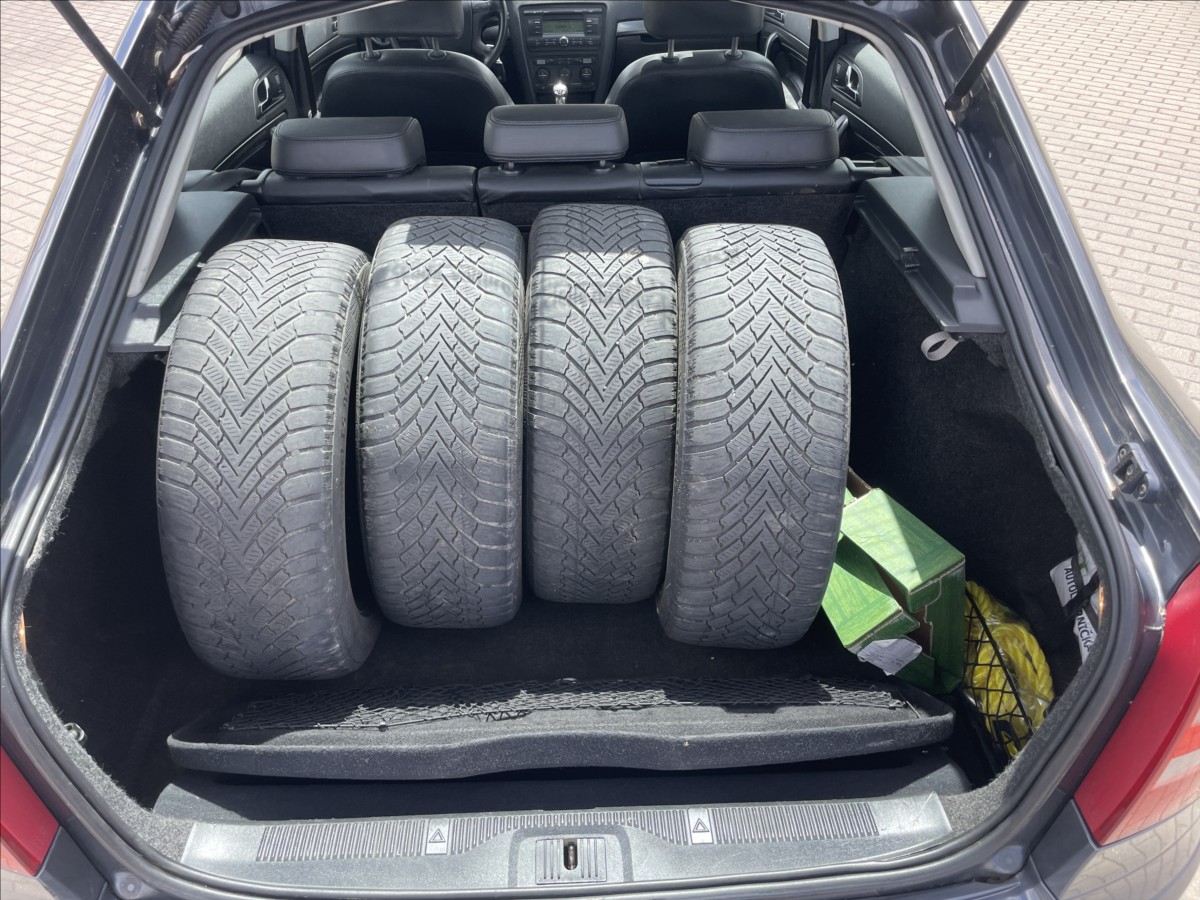 skoda-octavia-1-9-tdi-77kw-elegance-klima-kuze-tazne - 8