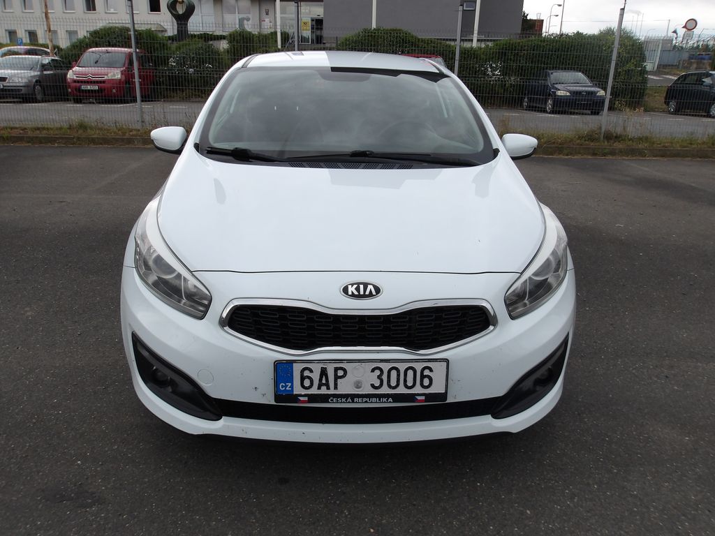 kia-pro-ceed-1-4crdi-2-mista-pick-up - 1