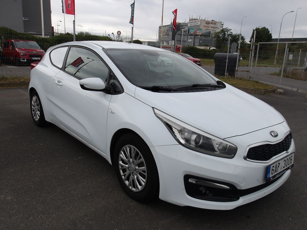 kia-pro-ceed-1-4crdi-2-mista-pick-up - 4