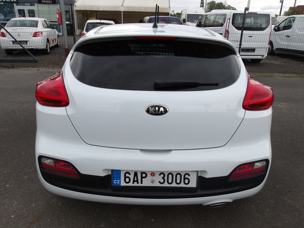 kia-pro-ceed-1-4crdi-2-mista-pick-up - 8
