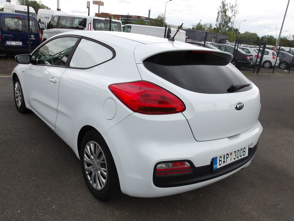 kia-pro-ceed-1-4crdi-2-mista-pick-up - 9