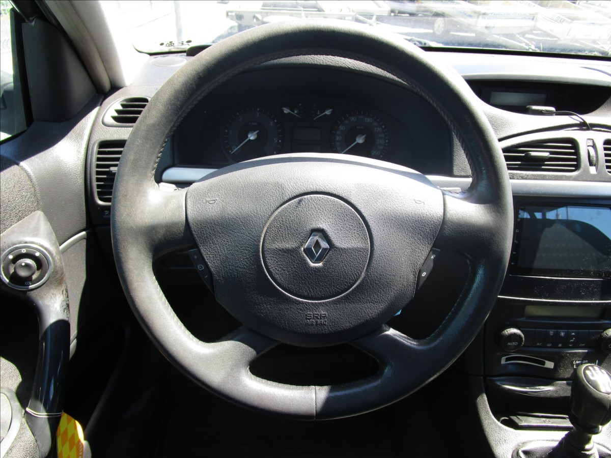 renault-laguna-grandtour-1-9dci-aut-klima - 7