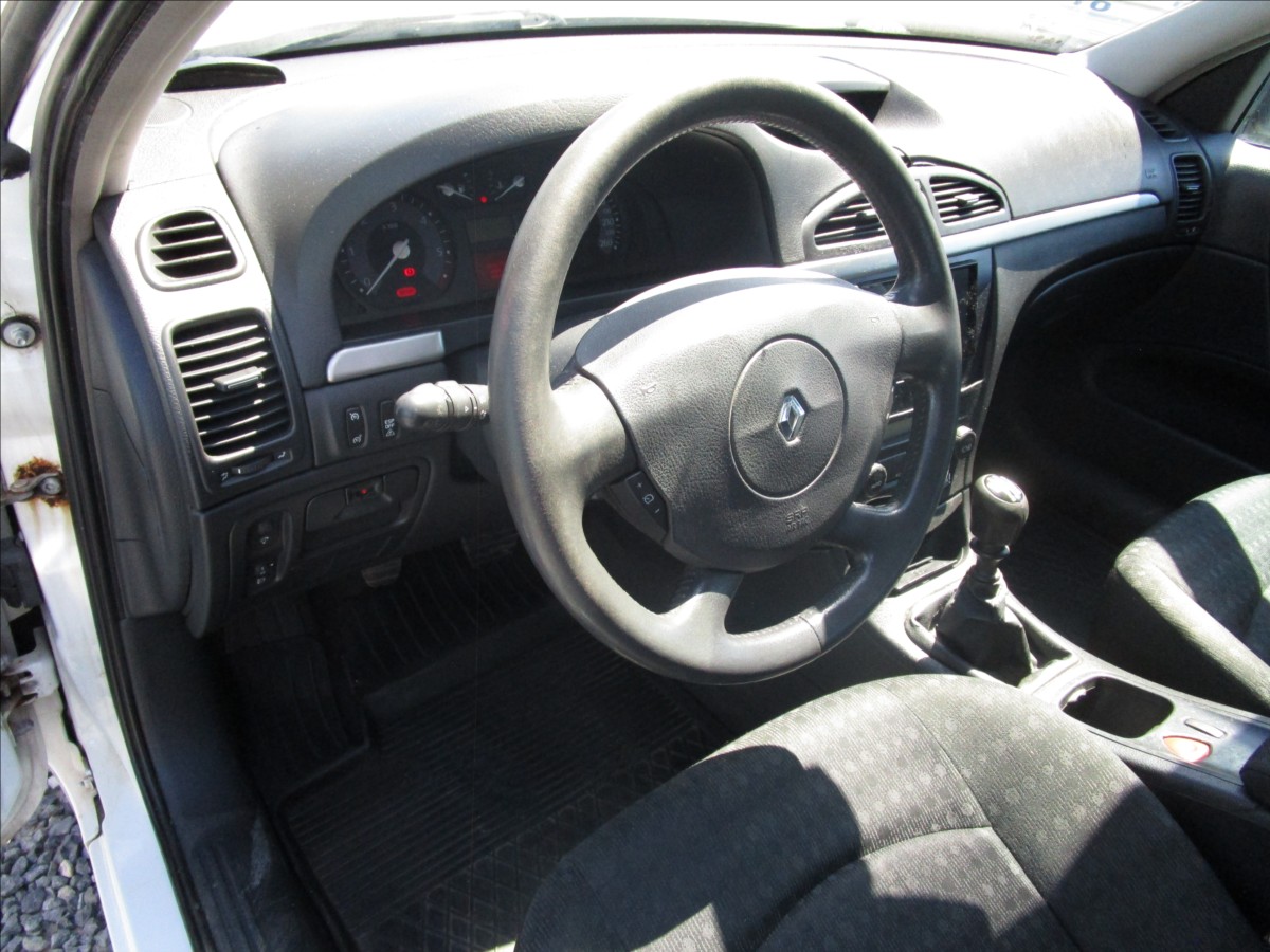 renault-laguna-grandtour-1-9dci-aut-klima - 9